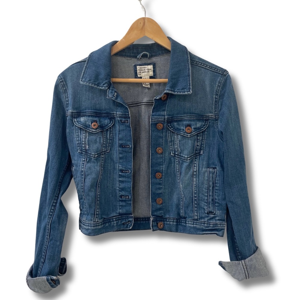 Women’s stretchy denim jacket